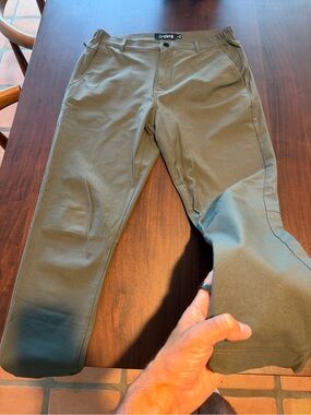 Cuts AO Jogger Men’s Medium Olive Green